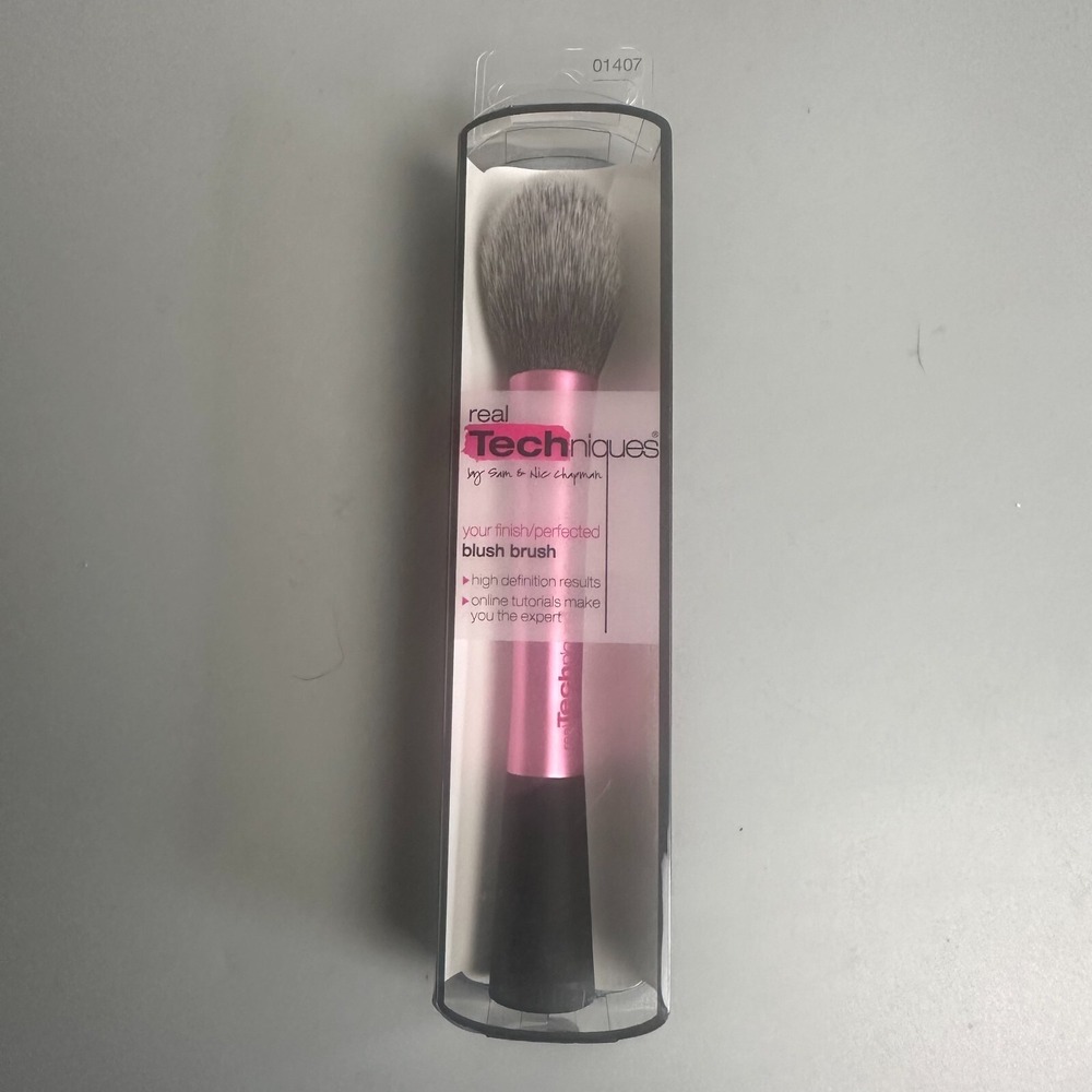 Real Techniques Blush Brush by Sam & Nic Chapman Pink Makeup Tool 1407A NEW